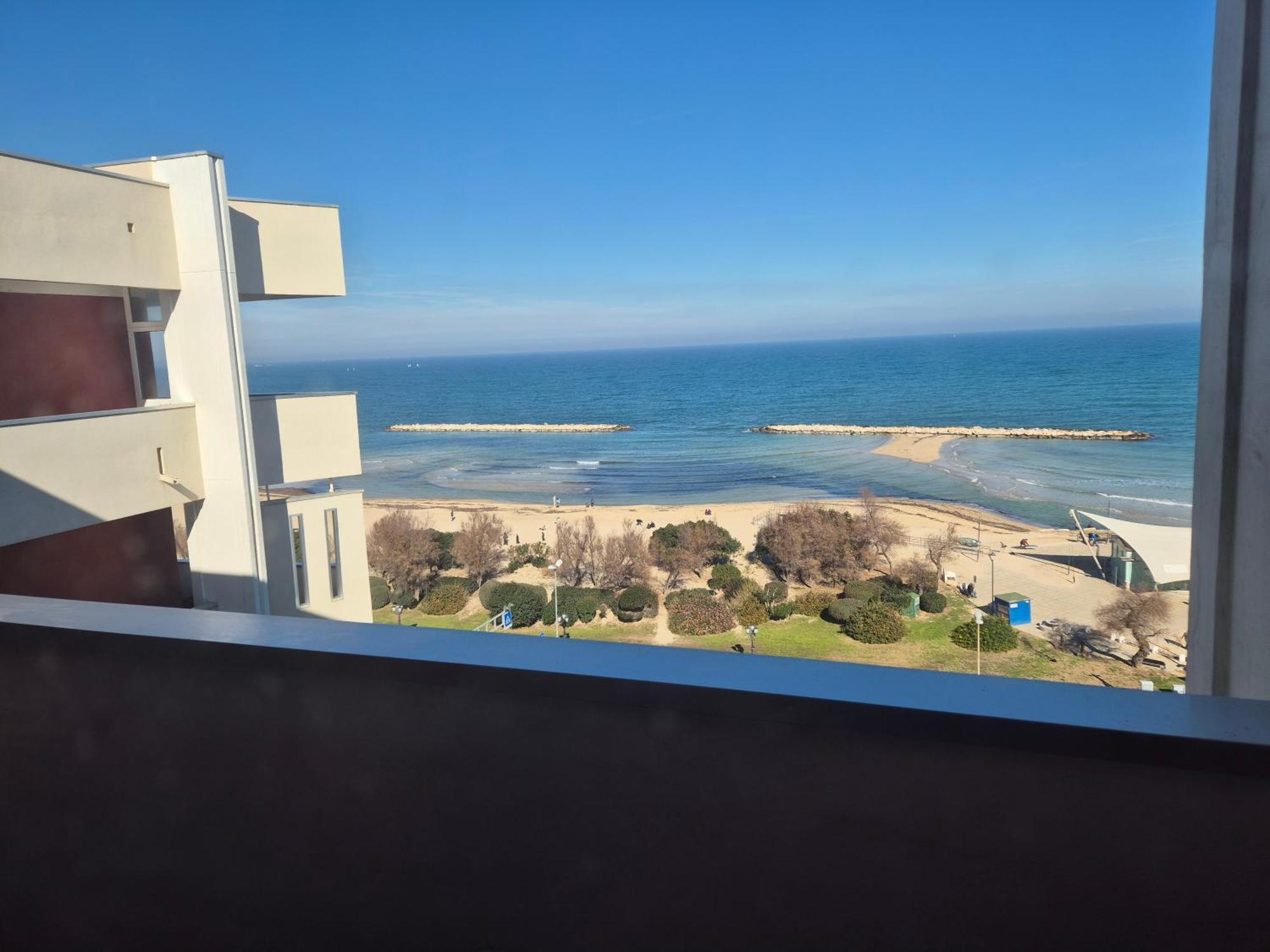 Front Beach Apartment - 3 Bedrooms Bari Eksteriør billede