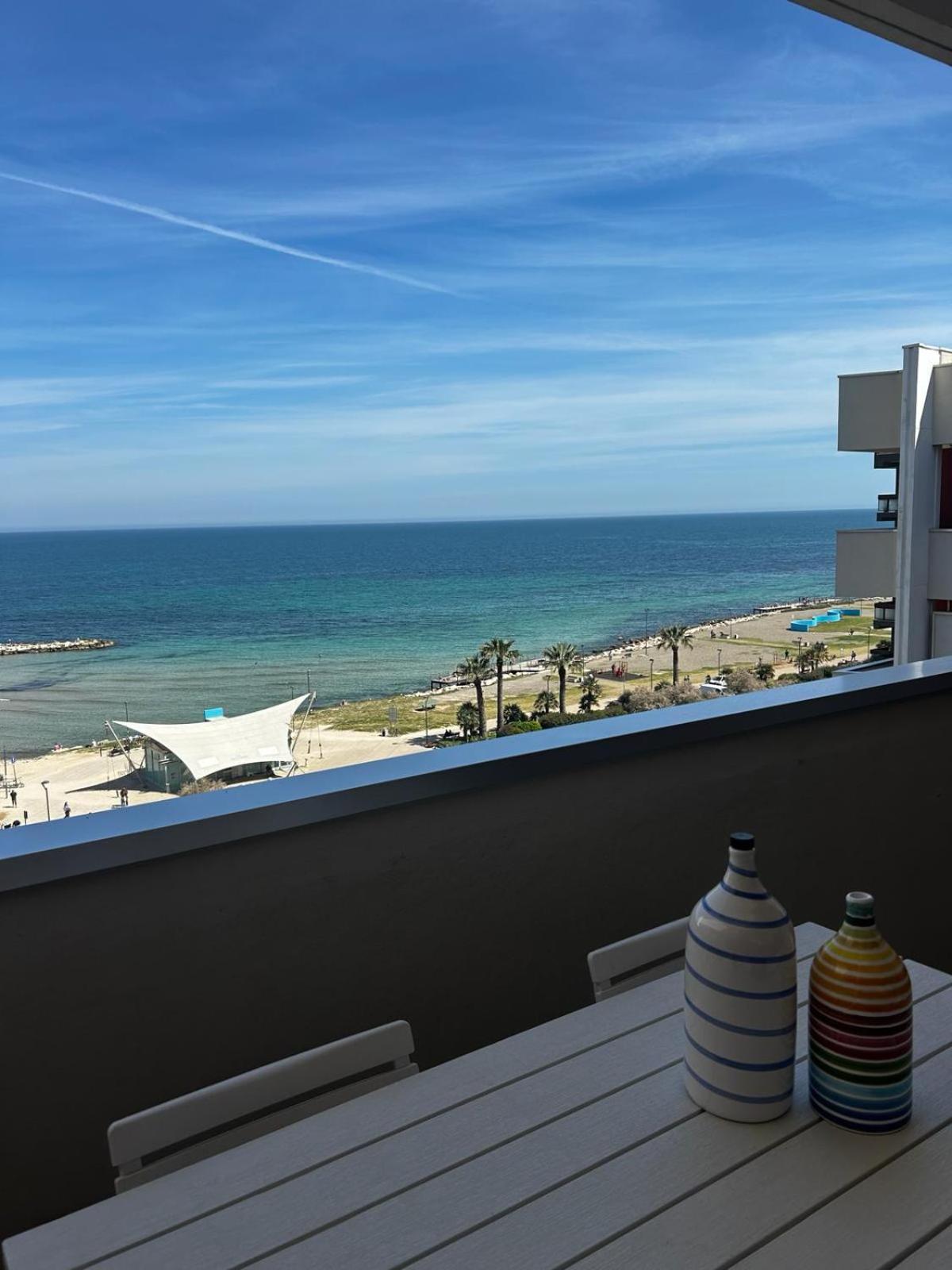 Front Beach Apartment - 3 Bedrooms Bari Eksteriør billede